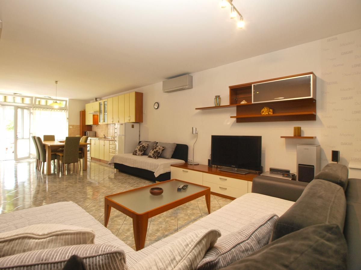 Apartments Slavka 1155 Pula Extérieur photo