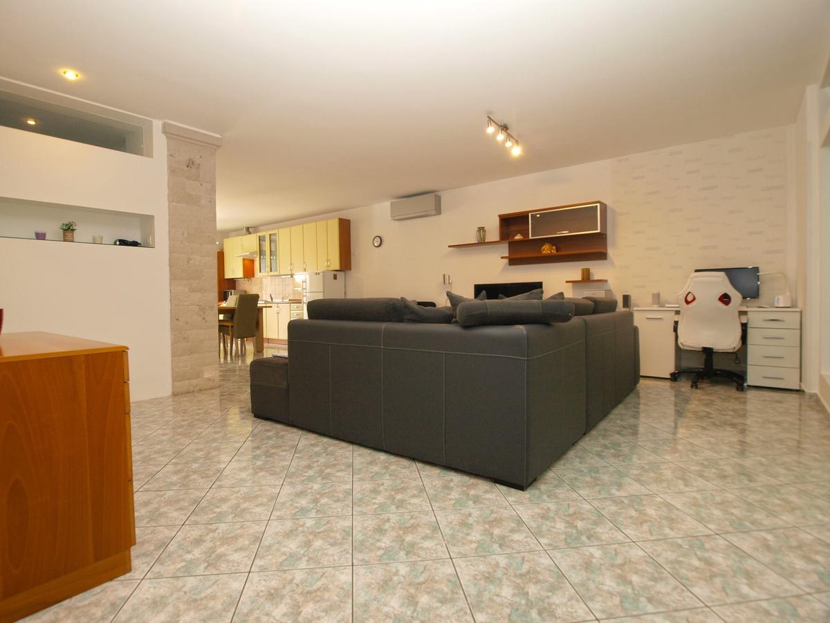 Apartments Slavka 1155 Pula Extérieur photo